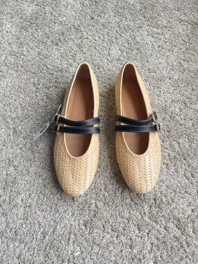 Universal Thread Tan Woven Mary Jane Flats with Black Double Straps. Size 9